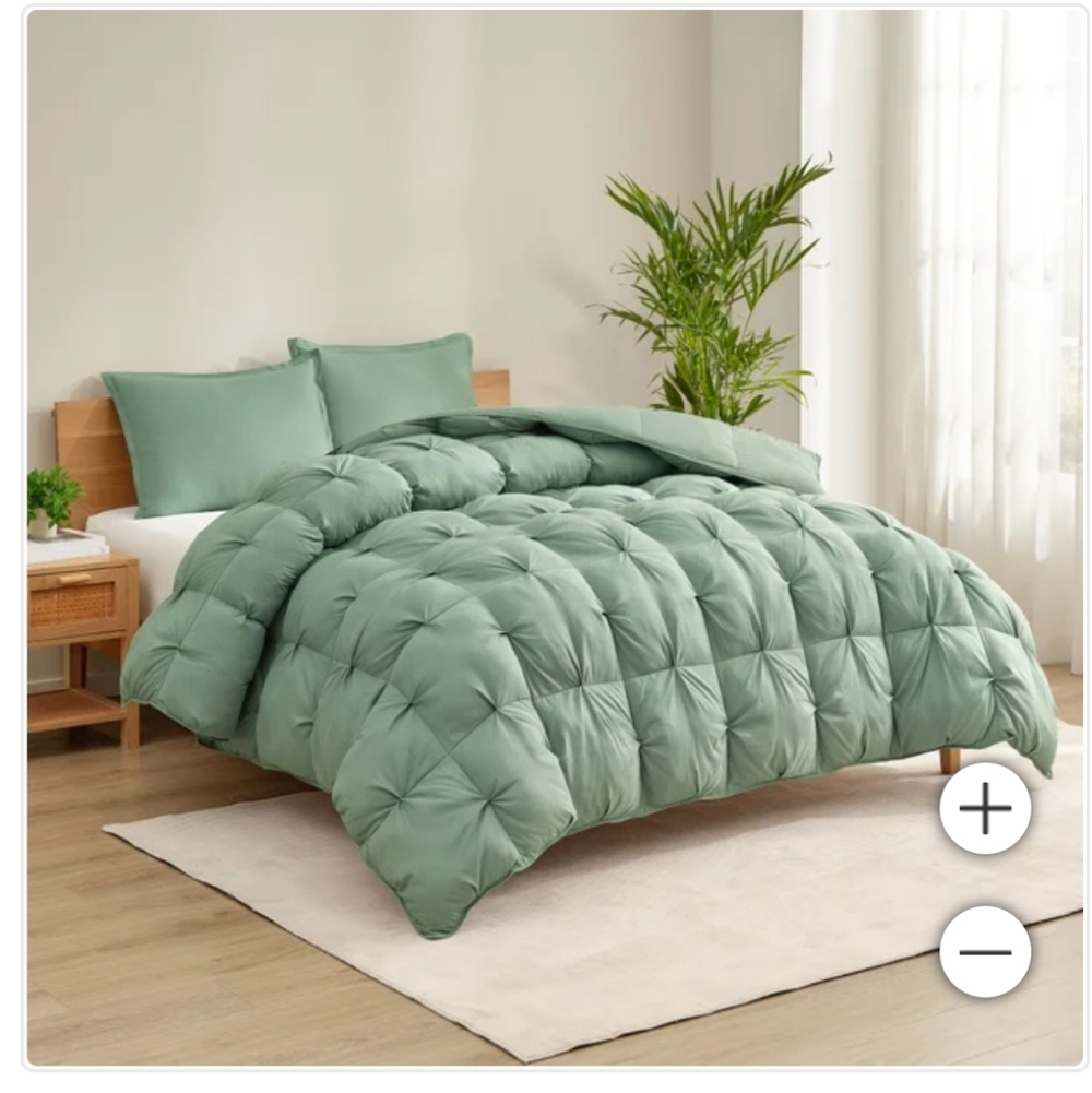 (6) Casual Living  Zuri Mega Puff 3piece Comforter Set